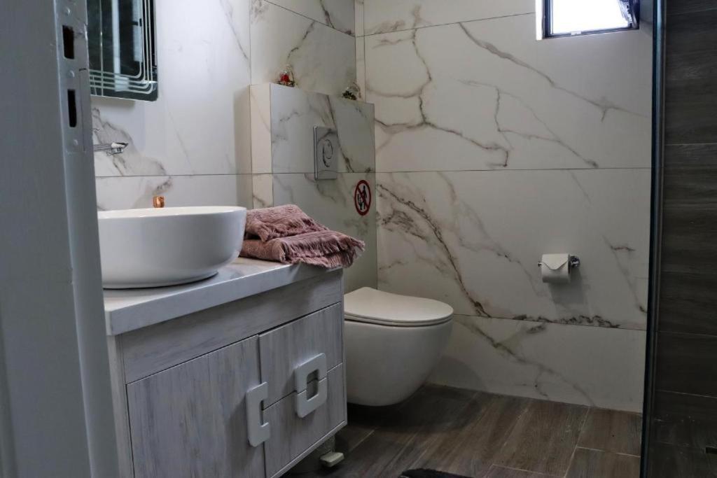 Sea Breeze Apartment Haraki Luaran gambar